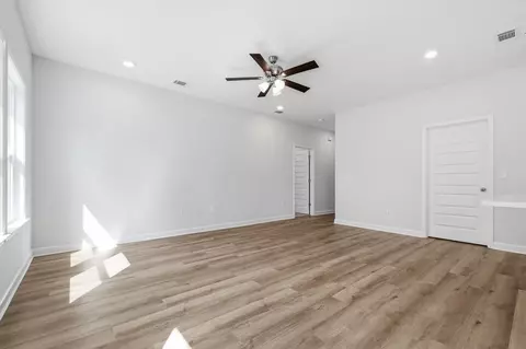 Living - 6138 Clover St, Crestview, FL 32539 photo 2 of 3