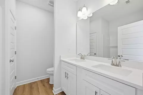 Bath - 6138 Clover St, Crestview, FL 32539 photo 1 of 3