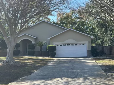 1933 Sparrow Ln, Navarre, FL 32566