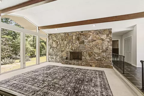 Living - 1186 Pine Forest Rd, Chipley, FL 32428 photo 6 of 8