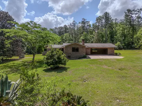 Exterior - 1186 Pine Forest Rd, Chipley, FL 32428 photo 10 of 18