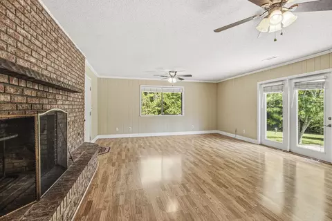 Living - 1186 Pine Forest Rd, Chipley, FL 32428 photo 4 of 8