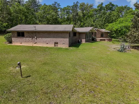 Exterior - 1186 Pine Forest Rd, Chipley, FL 32428 photo 11 of 18