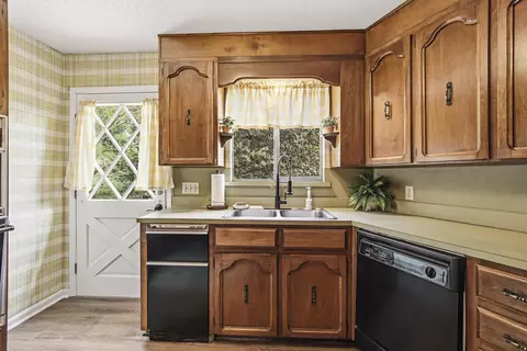 Kitchen - 1186 Pine Forest Rd, Chipley, FL 32428 photo 4 of 7