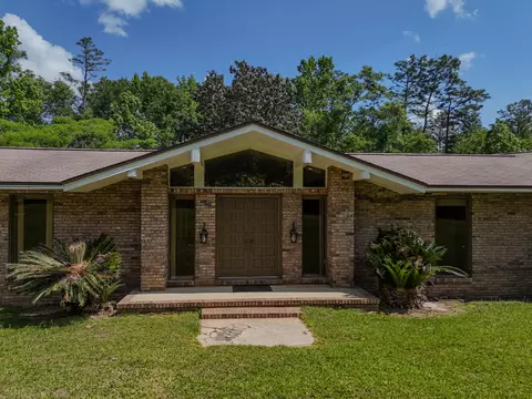 1186 Pine Forest Rd, Chipley, FL 32428