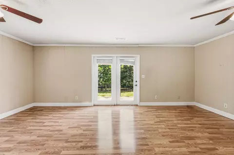 Living - 1186 Pine Forest Rd, Chipley, FL 32428 photo 2 of 8