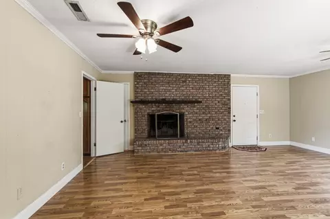 Living - 1186 Pine Forest Rd, Chipley, FL 32428 photo 3 of 8