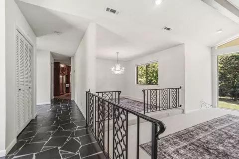 Entry Way - 1186 Pine Forest Rd, Chipley, FL 32428 photo 4 of 5