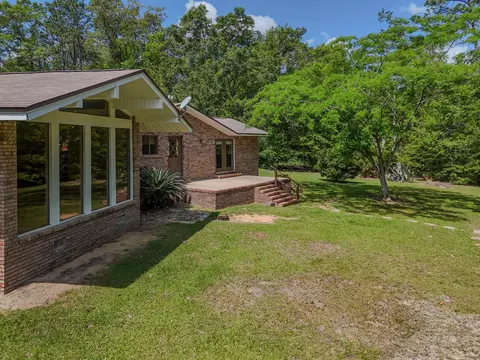 Exterior - 1186 Pine Forest Rd, Chipley, FL 32428 photo 3 of 18