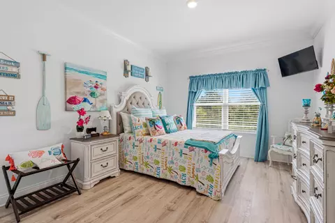 Bedroom - 101 Hammock Oaks Blvd, Freeport, FL 32439 photo 3 of 5