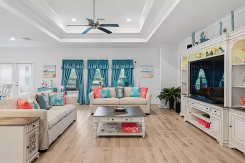 Living - 101 Hammock Oaks Blvd, Freeport, FL 32439 photo 4 of 5