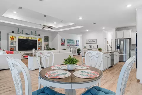 Dining - 101 Hammock Oaks Blvd, Freeport, FL 32439 photo 3 of 3