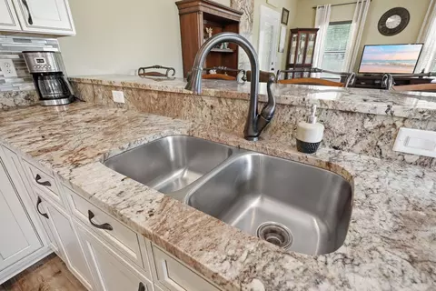Kitchen - 4371 Kls Ranch Rd, Crestview, FL 32539 photo 11 of 13