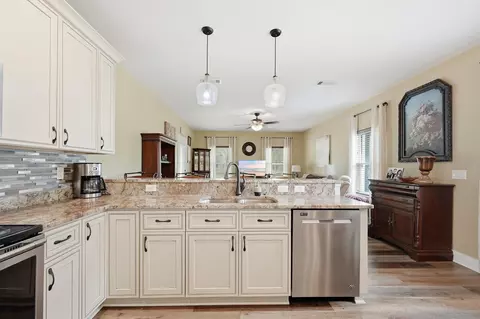 Kitchen - 4371 Kls Ranch Rd, Crestview, FL 32539 photo 10 of 13