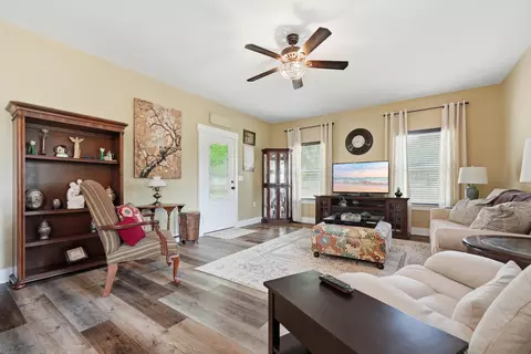 Living - 4371 Kls Ranch Rd, Crestview, FL 32539 photo 3 of 4