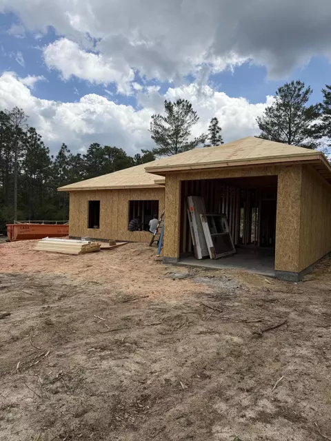 244 E Laurel Ln, Defuniak Springs, FL 32433