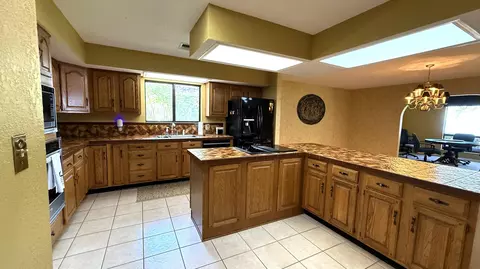 Kitchen - 261 Cedar Beach Cv, Freeport, FL 32439 photo 2 of 2
