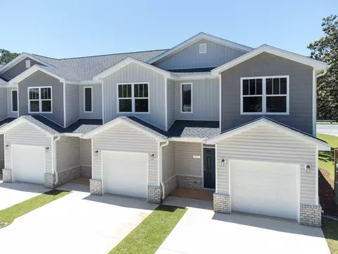 971 Skylark Rd, Mary Esther, FL 32569
