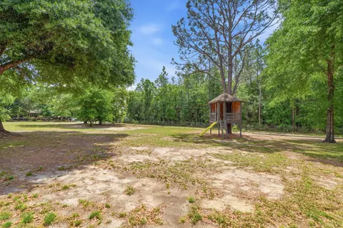 Exterior - 3098 Log Cabin Ln, Crestview, FL 32539 photo 6 of 7