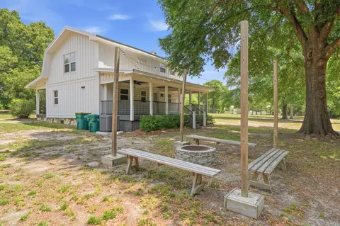 Exterior - 3098 Log Cabin Ln, Crestview, FL 32539 photo 3 of 7