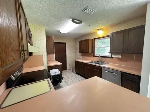 Kitchen - 310 Springwood Cir, Crestview, FL 32536 photo 2 of 2