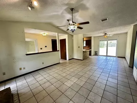 Living - 310 Springwood Cir, Crestview, FL 32536 photo 3 of 4