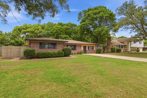 215 NW Sotir St, Fort Walton Beach, FL 32548