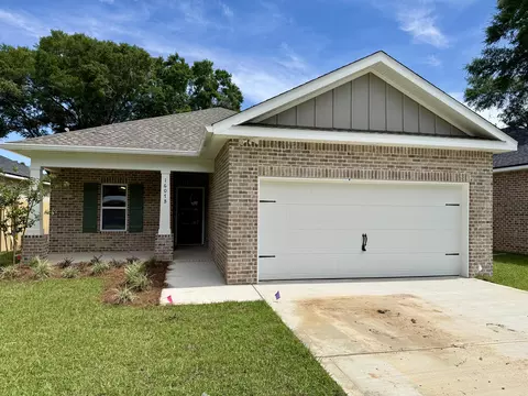 1607 26th St # B, Niceville, FL 32578