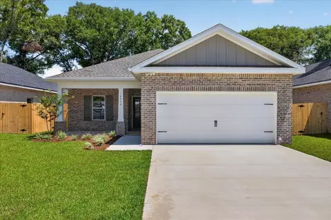 1607 26th St # B, Niceville, FL 32578