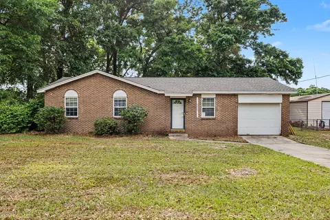 4637 Dean Dr, Pace, FL 32571