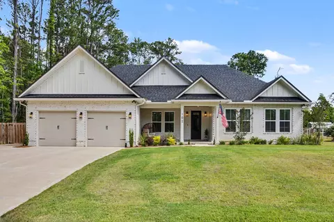 102 Jones Dr, Freeport, FL 32439