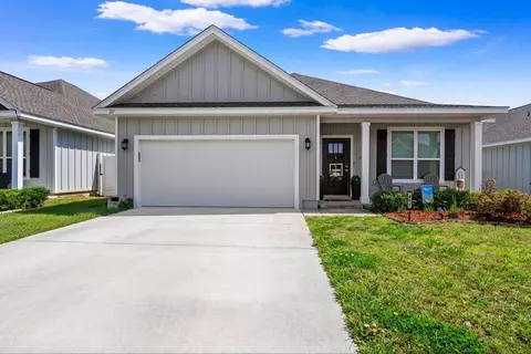 Exterior - 211 Lyla Ln, Crestview, FL 32539 photo 4 of 6