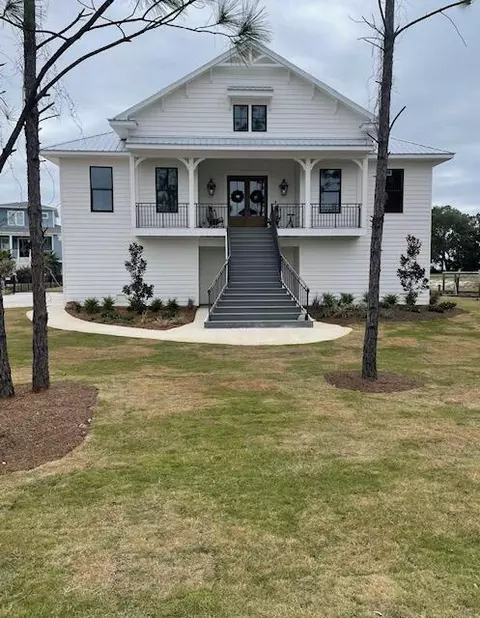 4525 Soundside Dr, Gulf Breeze, FL 32563