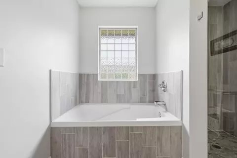 Bath - 4730 Chanson Crossing Xing, Crestview, FL 32539 photo 2 of 13