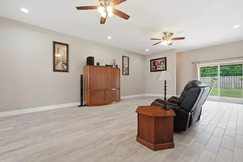 Living - 4730 Chanson Crossing Xing, Crestview, FL 32539 photo 3 of 6