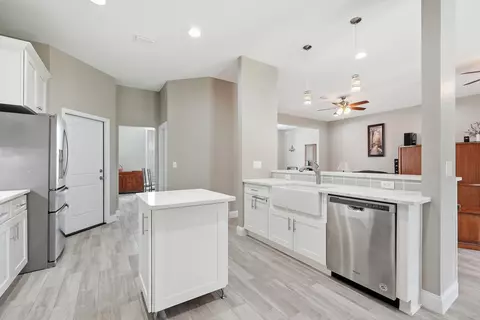 Kitchen - 4730 Chanson Crossing Xing, Crestview, FL 32539 photo 5 of 8