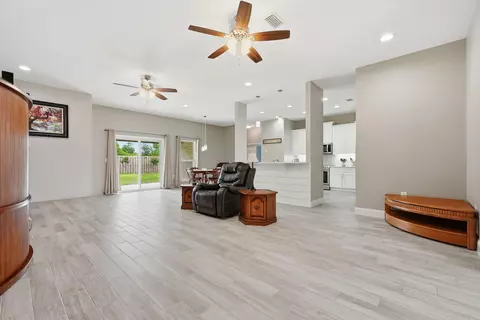 Living - 4730 Chanson Crossing Xing, Crestview, FL 32539 photo 2 of 5
