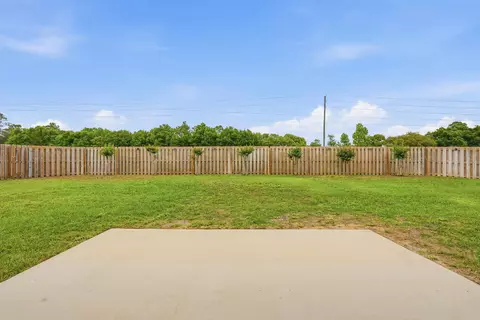Exterior - 4730 Chanson Crossing Xing, Crestview, FL 32539 photo 11 of 12