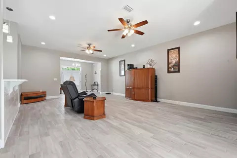 Living - 4730 Chanson Crossing Xing, Crestview, FL 32539 photo 3 of 5