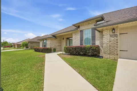Exterior - 4730 Chanson Crossing Xing, Crestview, FL 32539 photo 6 of 12