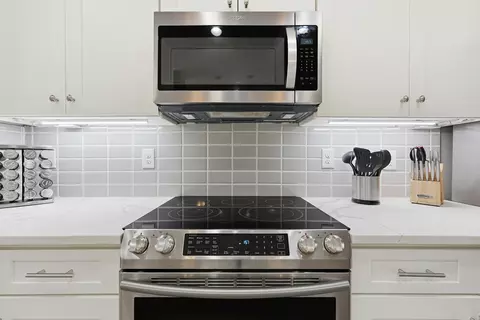 Kitchen - 4730 Chanson Crossing Xing, Crestview, FL 32539 photo 6 of 8