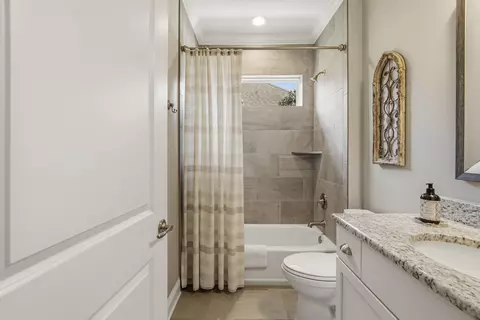 Bath - 77 Meadow Lake Dr, Freeport, FL 32439 photo 1 of 4