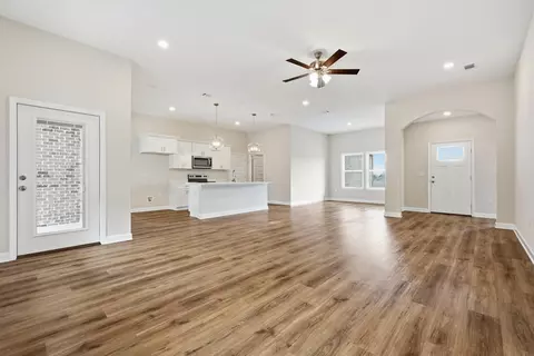 Living - 6112 Mildreds Way, Crestview, FL 32539 photo 2 of 5