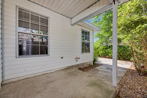 Exterior - 421 Apple Dr, Crestview, FL 32536 photo 3 of 6