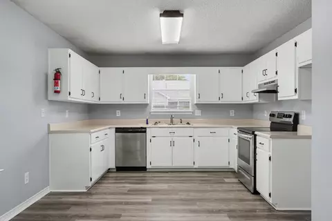 Kitchen - 421 Apple Dr, Crestview, FL 32536 photo 1 of 4