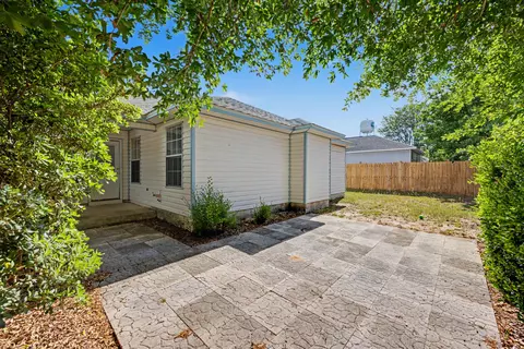 Exterior - 421 Apple Dr, Crestview, FL 32536 photo 4 of 6