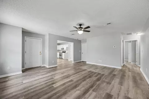 Living - 421 Apple Dr, Crestview, FL 32536 photo 2 of 4