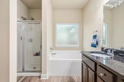 Bath - 41 Dickens Dr, Freeport, FL 32439 photo 2 of 3