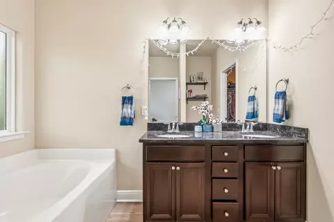 Bath - 41 Dickens Dr, Freeport, FL 32439 photo 1 of 3