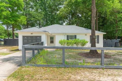 1093 Farmer St, Crestview, FL 32539